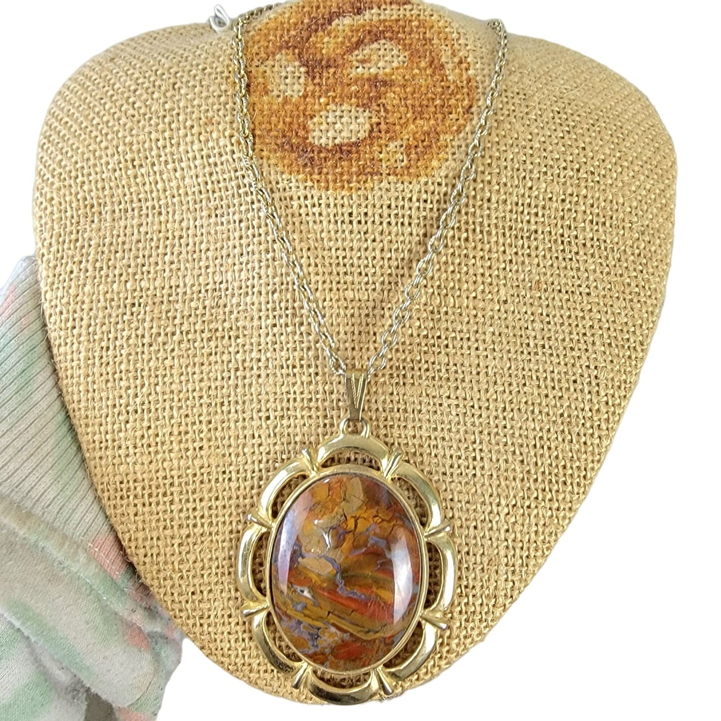 Red Jasper Pendant Necklace Gold Tone Chain Women Jewelry Stone Cabochon Vintage