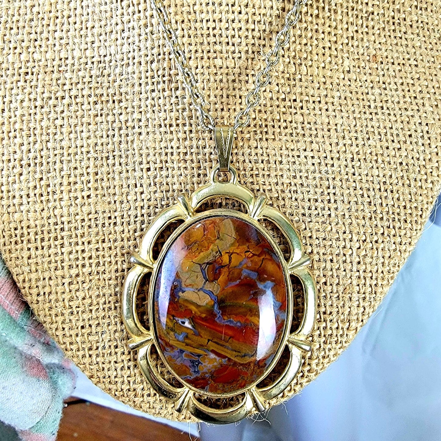 Red Jasper Pendant Necklace Gold Tone Chain Women Jewelry Stone Cabochon Vintage