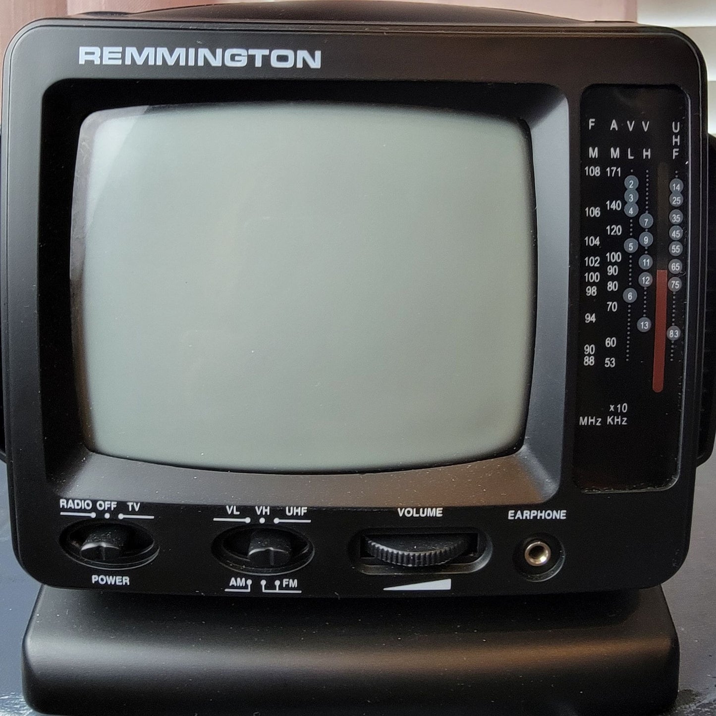 Remmington Vintage 2002 Portable Television 5.5 inch Black TV Radio Electronic