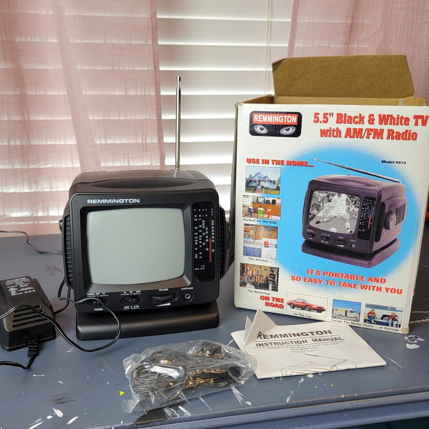 Remmington Vintage 2002 Portable Television 5.5 inch Black TV Radio Electronic