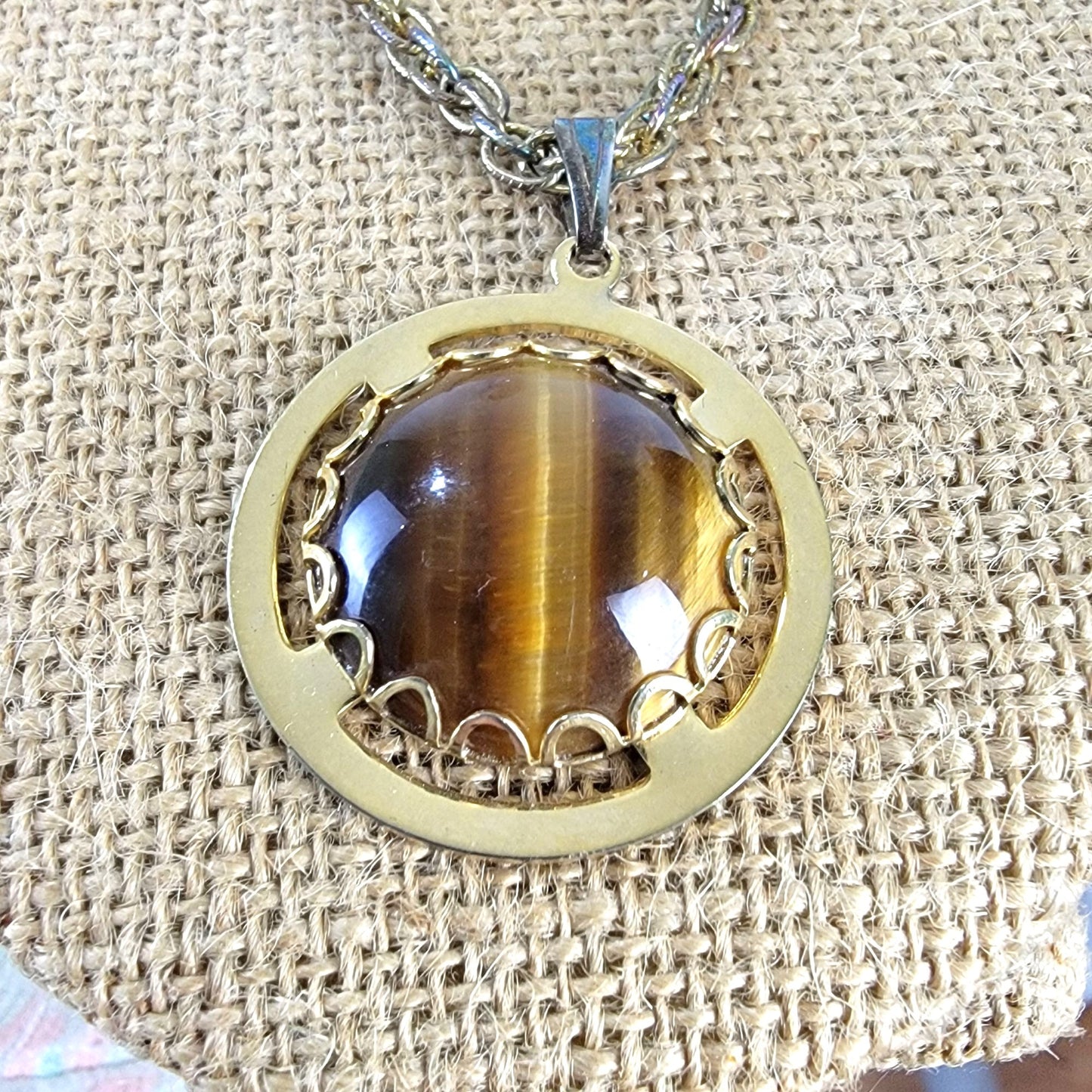 Tigers Eye Pendant Necklace Gold Tone Chain Women Jewelry Stone Cabochon Vintage