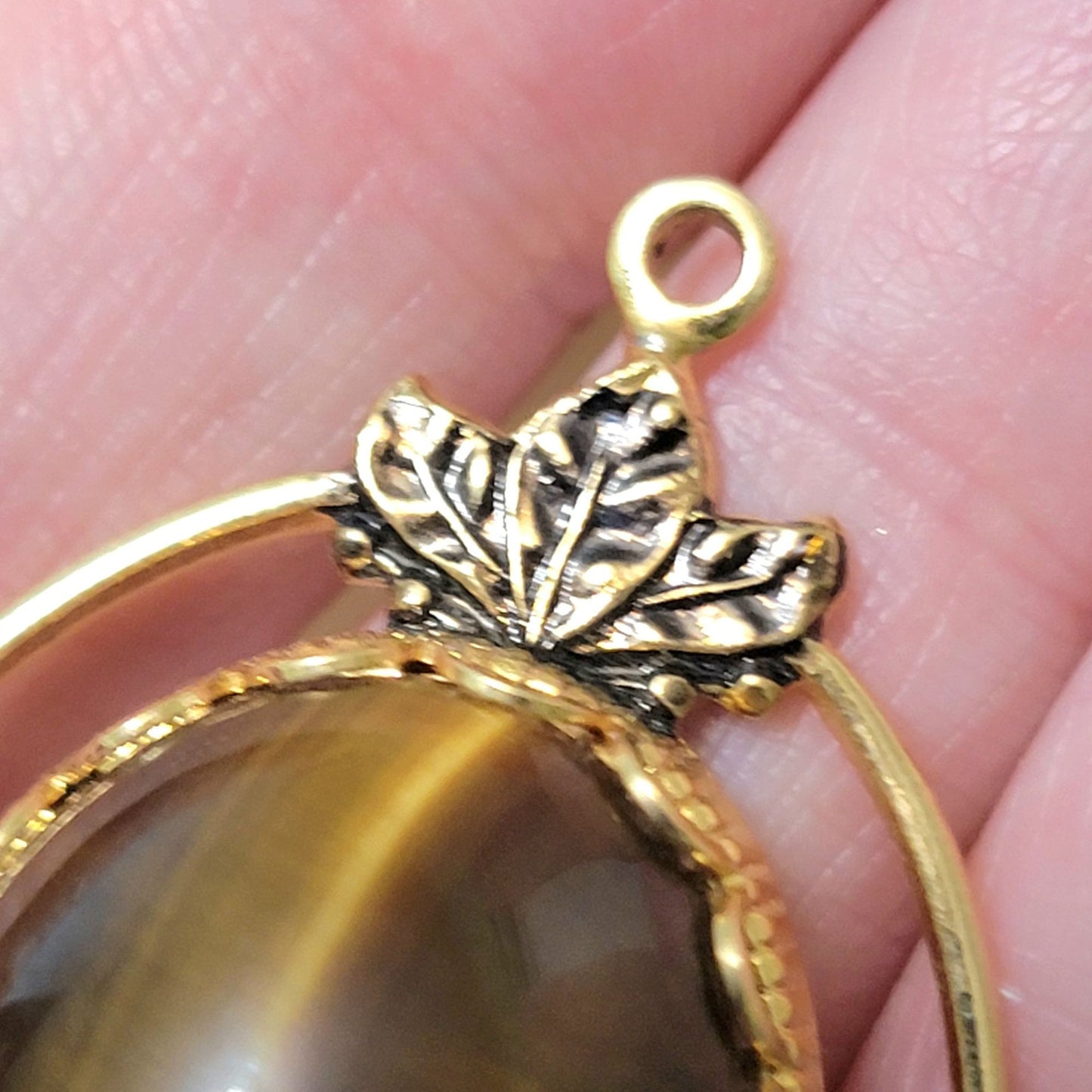 Vintage 80s Tigers Eye Pendant Gold Tone Metal Cabochon Leaf Oval Natural Stone